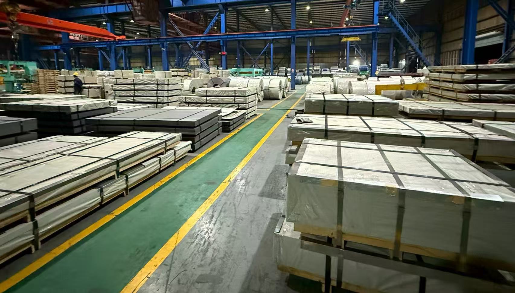 冷軋鋼板成品待發(fā)